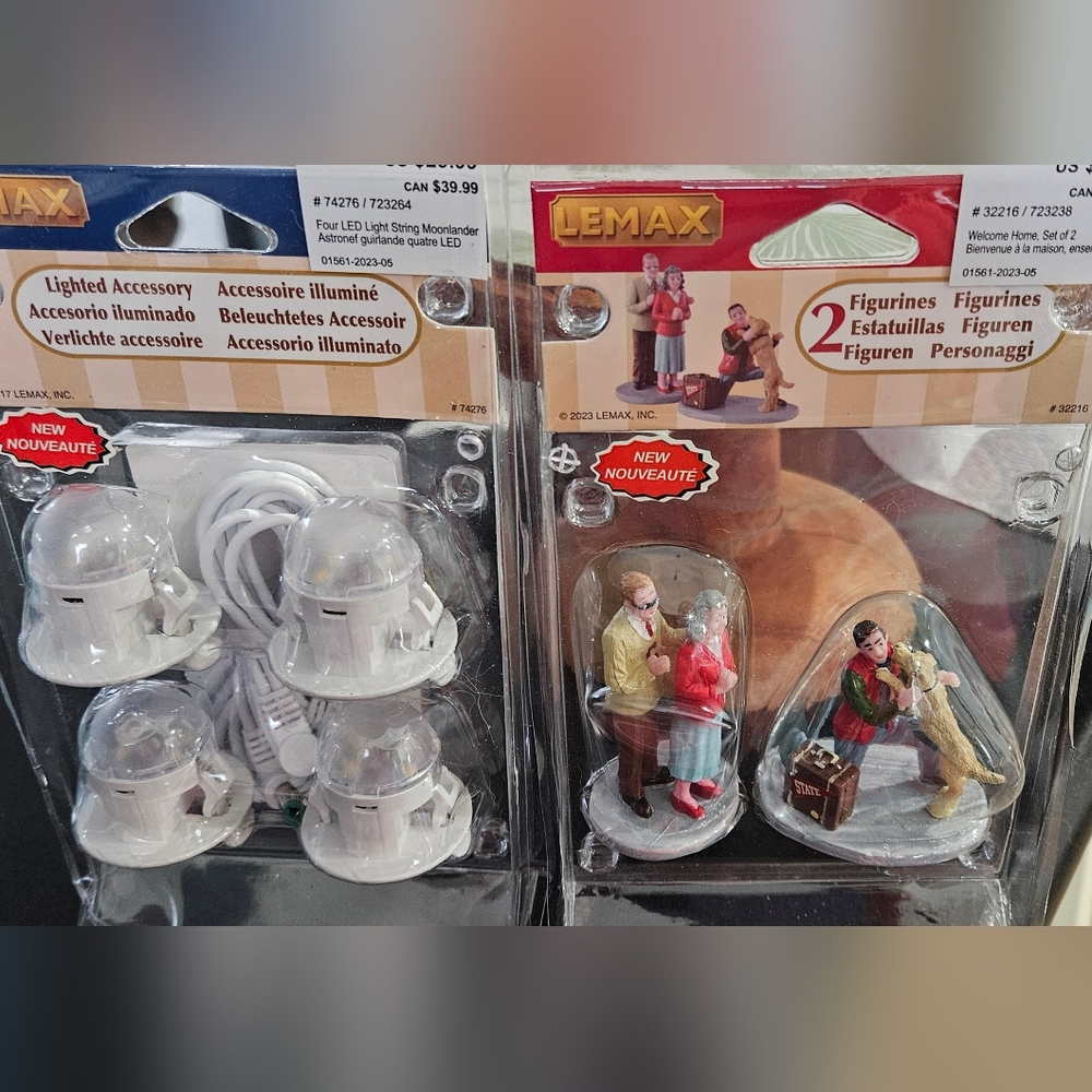 LEMAX mini figure and lighted accessory set